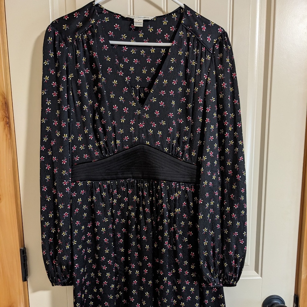 Diane Von Furstenburg black silk v-neck long sleeve dress size 8